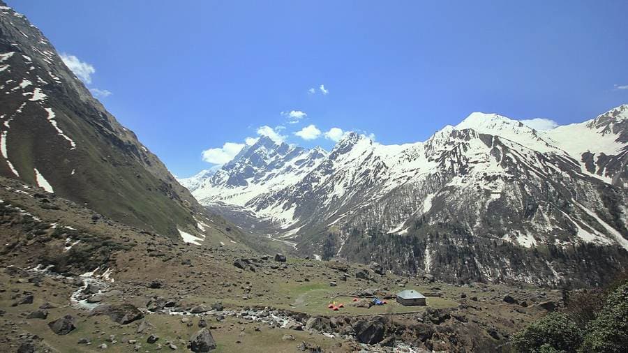 Snow-covered Himalayan valley near Sankri, the Kedarkantha trailhead